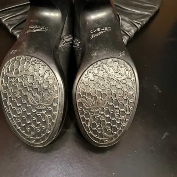 Black Leather Knee-High Boots size 38 - Picture 6 of 8